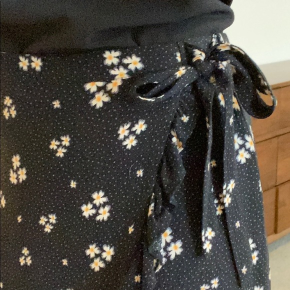 🌼 American Eagle Daisy Print Hi-low Skirt 🌼 - Picture 3 of 5